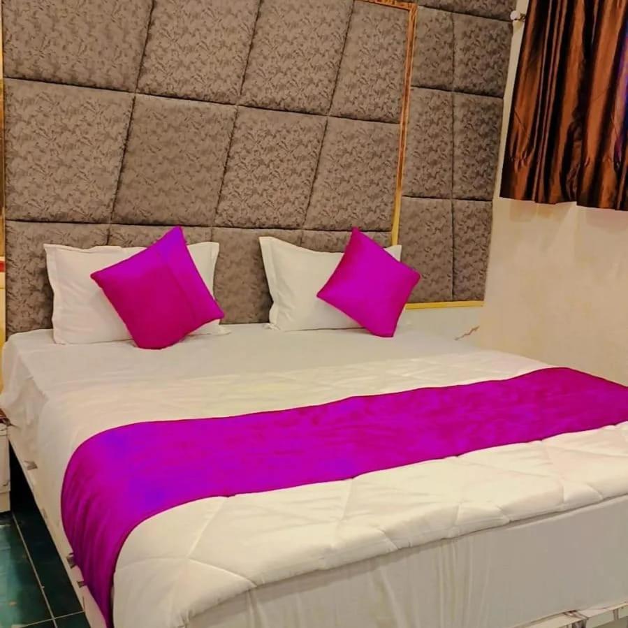 Hotel Karnavati 아흐메다바드 외부 사진