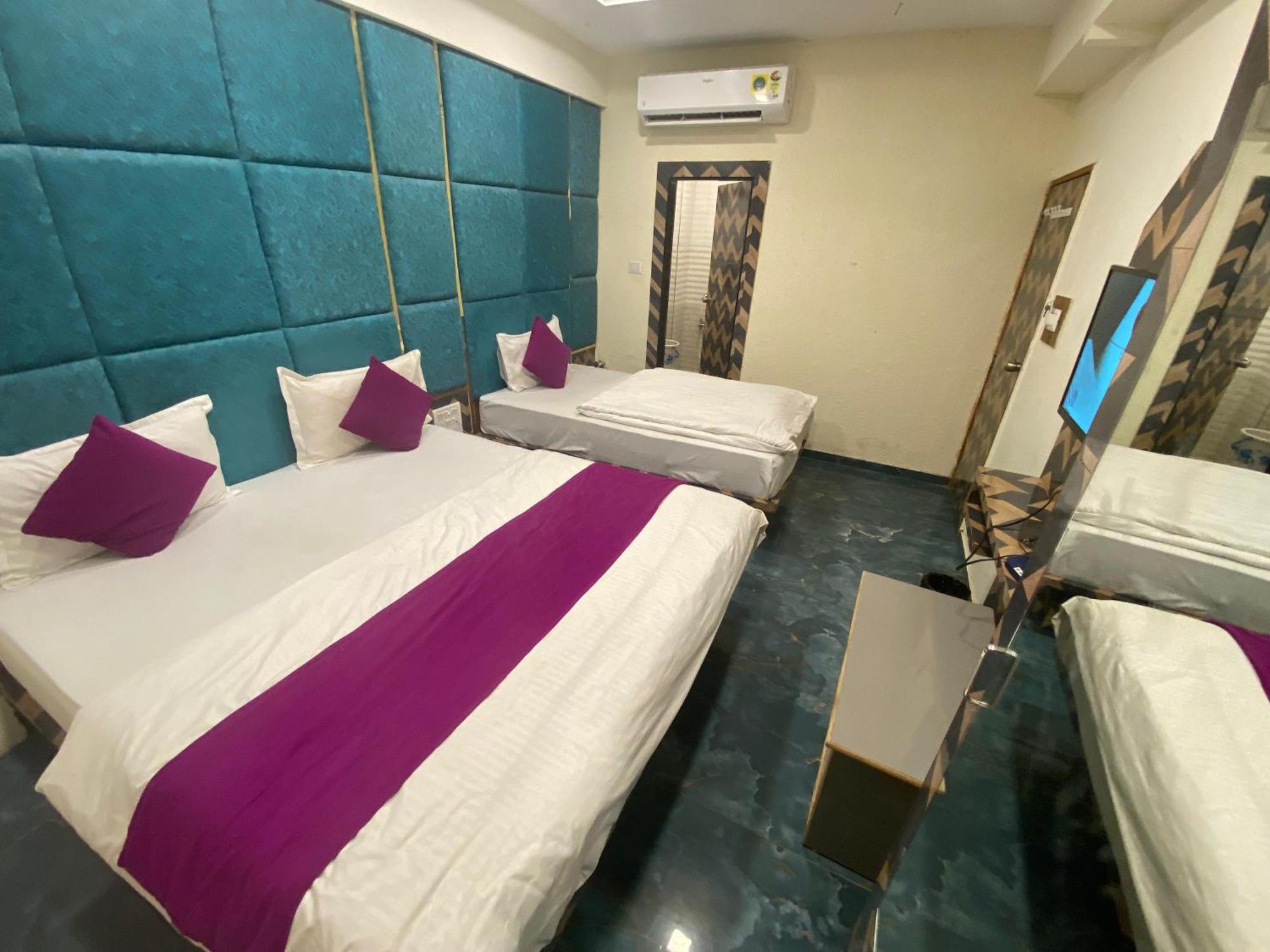 Hotel Karnavati 아흐메다바드 외부 사진