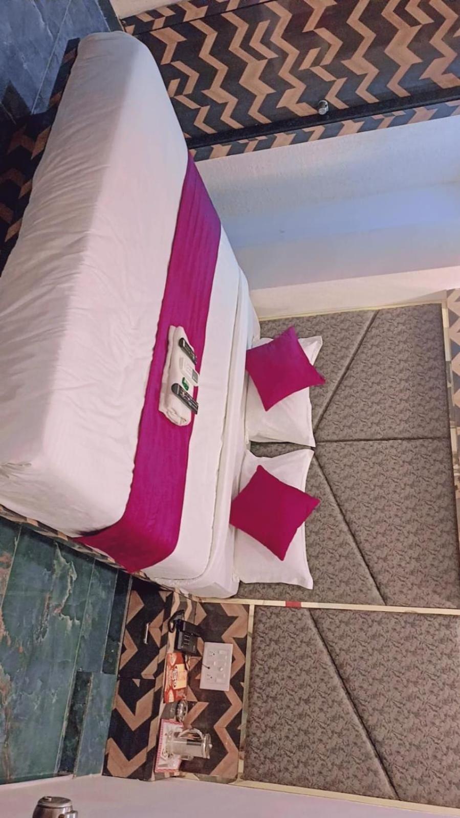 Hotel Karnavati 아흐메다바드 외부 사진