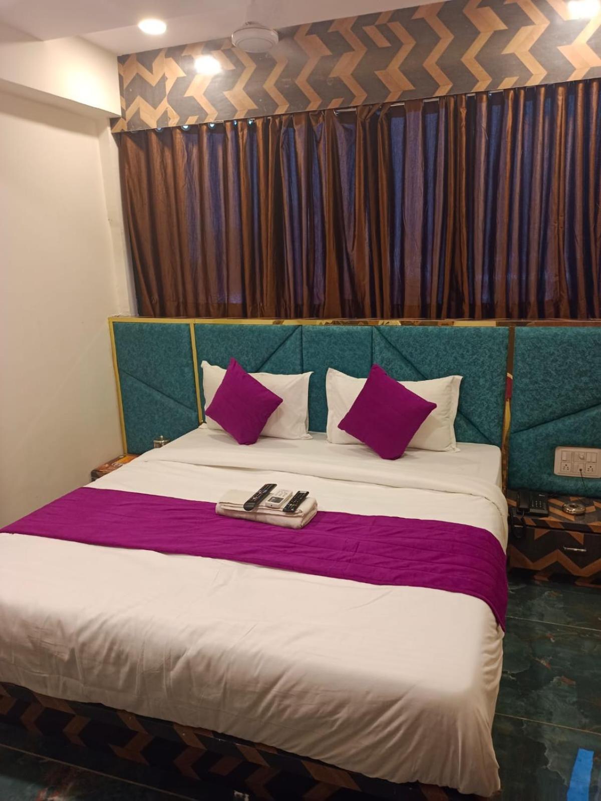 Hotel Karnavati 아흐메다바드 외부 사진